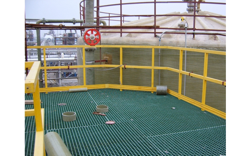 Handrails with gratings for chemical plant
